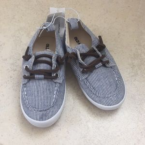 Toddler size 7 Old Navy boat shoes
